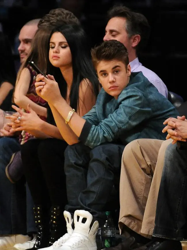 Tertangkap jalan bareng, Justin Bieber dan Selena Gomez balikan? (AFP/Harry How)
