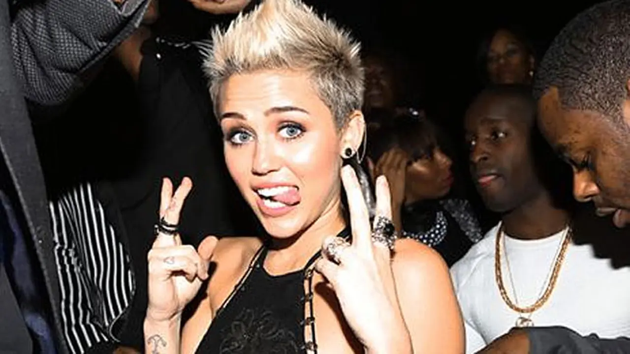 miley-cyrus-2-131011b.jpg