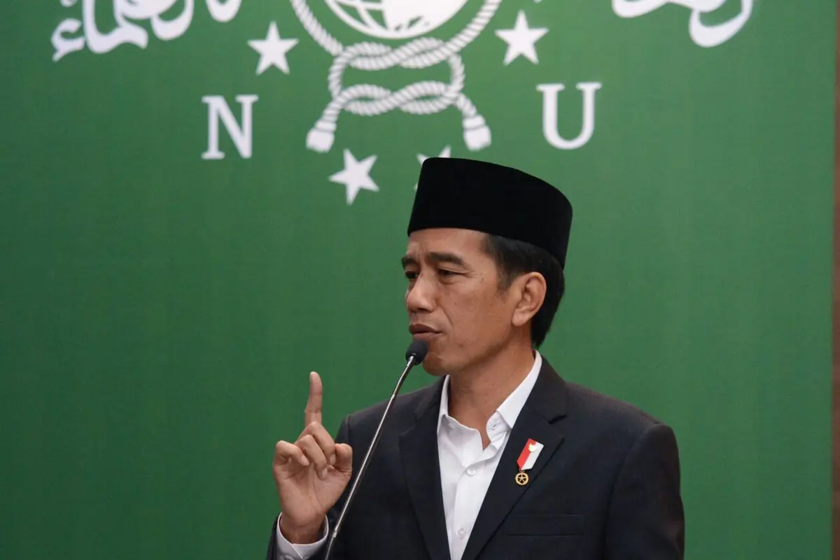 Jokowi saat menghadiri peringatan Maulid Nabi Muhammad SAW 1437 H sekaligus silaturahim dengan sejumlah Kyai Sepuh yang digelar oleh Gerakan Pemuda (GP) Ansor