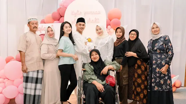 7 Momen Akikah Putri Yeni Inka, Ini Penjelasan Arti Nama Anaknya