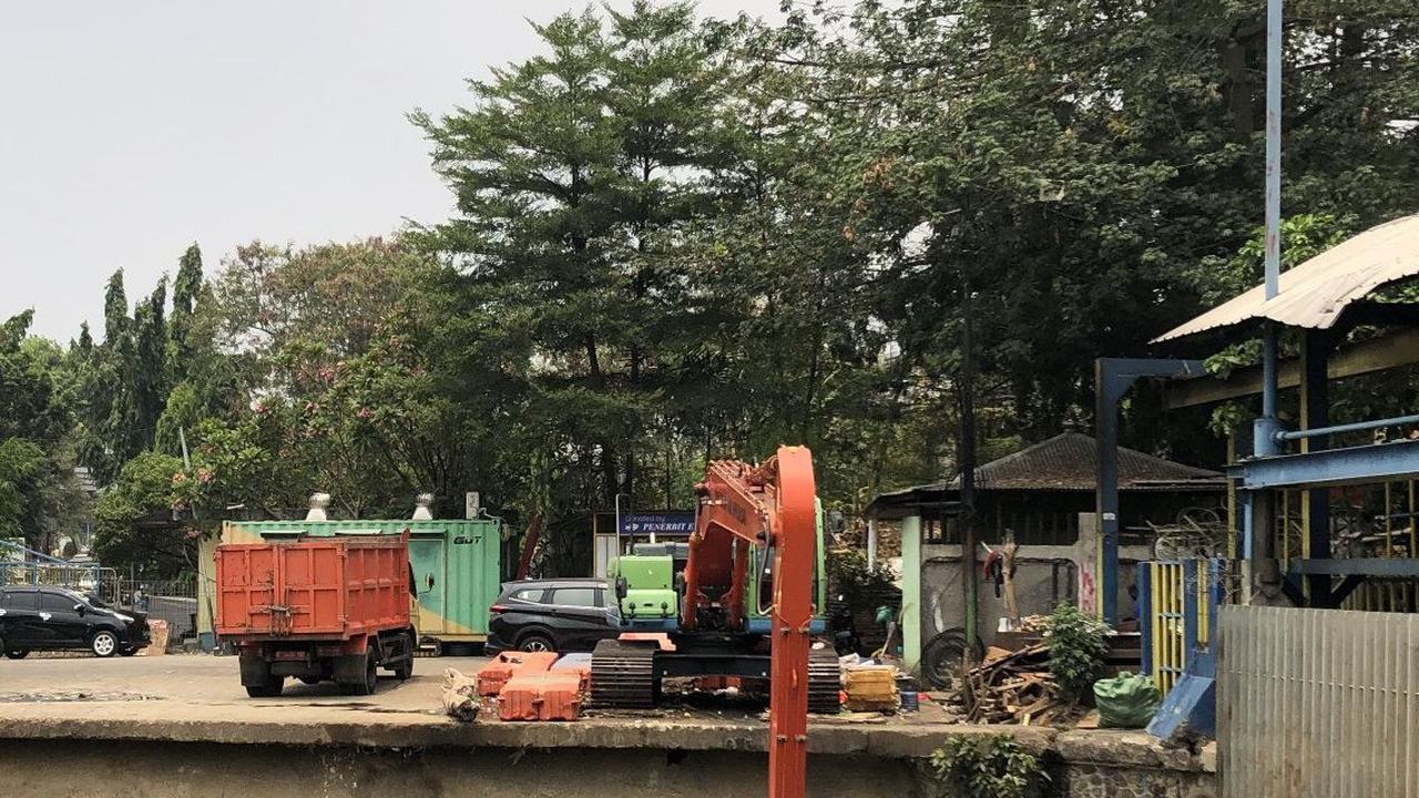 Cerita Petugas: Ada Mayat Tersangkut di Pintu Air Manggarai