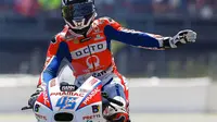Pebalap Ducati, Andrea Dovizioso, bertekad meraih tiga gelar beruntun di MotoGP Belanda yang akan berlangsung di Sirkuit Assen, Minggu (25/6/2017). (EPA/Alejandro Garcia)