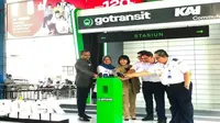 PT Kereta Commuter Indonesia (KCI) bersama PT GoTo Gojek Tokopedia (GOTO) melalui Gojek meluncurkan fitur GoTransit. (Foto: Liputan6.com/Pipit I.R)