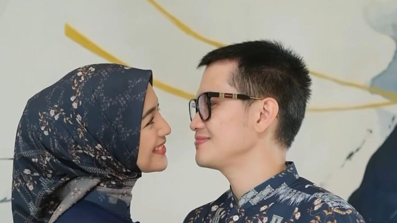 Inspirasi Model Baju Lebaran Couple Ala Citra Kirana, Bikin Keluarga Makin Kompak