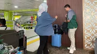Porter di Stasiun Gambir. (dok. KAI Wisata)