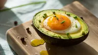 Resep Alpukat Panggang Isi Telur yang Creamy dan Sehat