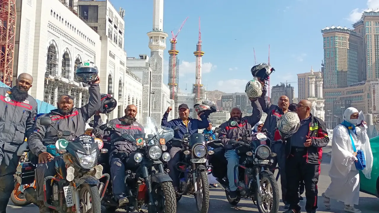 Kelompok biker Cross Route Club dari Pakistan.