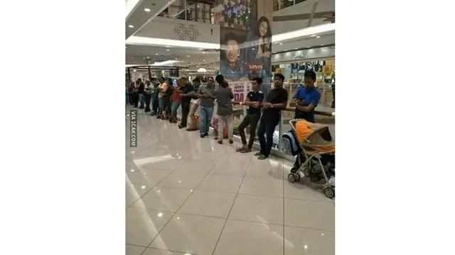 6 Kelakuan Kocak Bapak-Bapak saat Belanja Ini Bikin Ngakak