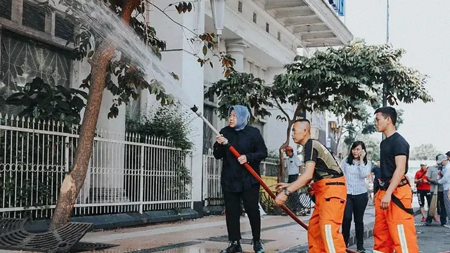 5 Momen Hangat Tri Rismaharini dengan Warga Surabaya