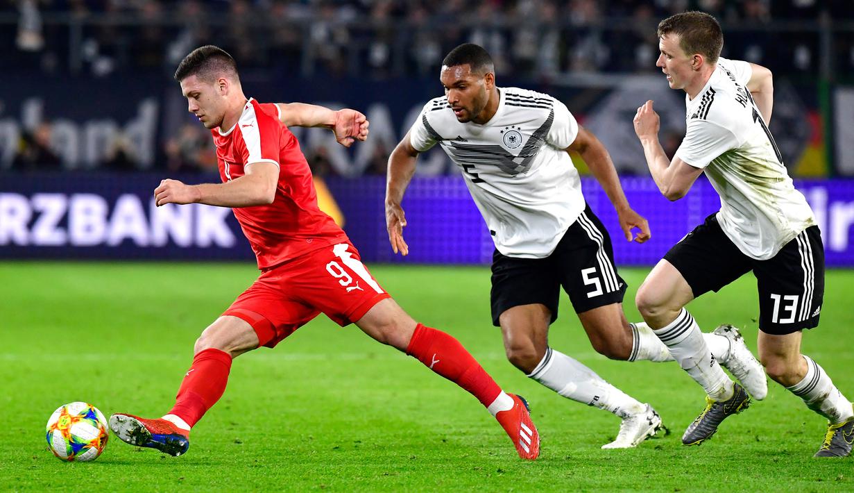 3. Luka Jovic (Serbia) - Luka Jovic tampil tajam musim ini bersama Real Madrid, Pemain berusia 22 tahun ini dibawa tercatat sudah tujuh kali tampil bersama Timnas Serbia. (AFP/Tobias Schwarz)