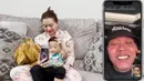 Adzam anak kelima Sule sudah semakin pintar dan menggemaskan. Belum lama ini, Nathalie Holscher membagikan momen putranya video call dengan sang ayah. Bahkan, Adzam sudah bisa menirukan gaya Sule 'prikitiew. [Youtube/NATHALIE HOLSCHER]