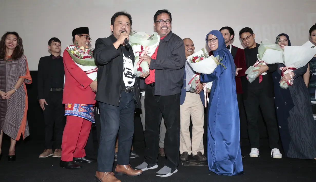 Film Benyamin: Biang Kerok juga menjadi yang pertama film yang digarap dengan nuansa musikal. Meski ia juga tetap menjaga drama tiga babak, awal-tengah-akhir. (Nurwahyunan/Bintang.com)