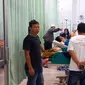 Ratusan warga Kampung Sukamulya, Desa Pasirmunjul, Kecamatan Sukatani, Kabupaten Purwakarta, Jabar, mengalami keracunan massal usai menyantap hidangan hajatan. (Liputan6.com/ Asep Mulyana)