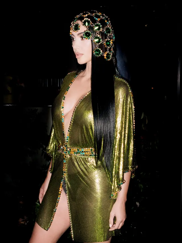 Kim Kardashian Rayakan Ultah dengan Dua Gaun Sequin Vintage Rabanne