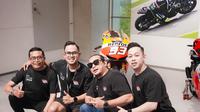 Ada saja gebrakan yang dibuat selebgram sekaligus pengusaha Juragan 99. Kali ini, ia bikin program nonton bareng MotoGP di Stadion Motegi Jepang. (Foto: Dok. Instagram @juragan_99)