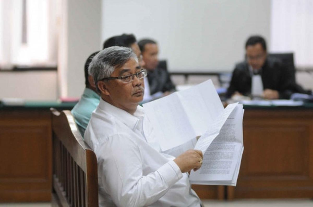 Akil Mochtar bersaksi di sidang Rusli Sibua