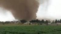 Video yang beredar di media sosial memperlihatkan momen tornado melintasi sebuah lapangan. (Screengrab Twitter).