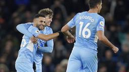Kemenangan besar Manchester City lima gol tanpa balas di leg pertama menjadi kunci keberhasilan skuad Pep Guardiola melenggang ke perempat final Liga Champions. (AP/Jon Super)