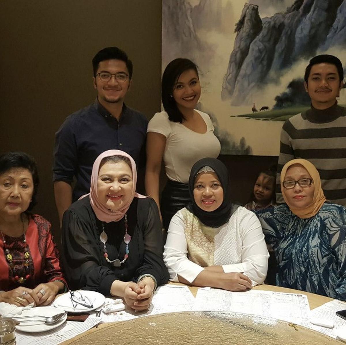 Potret Kebersamaan Denada dengan Emilia Contessa yang Kini Tinggal Kenangan, Saling Dukung di Dunia Musik