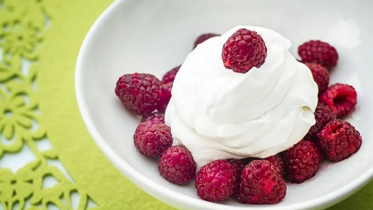 Sambut Lebaran Dengan Biskuit Whipped Cream