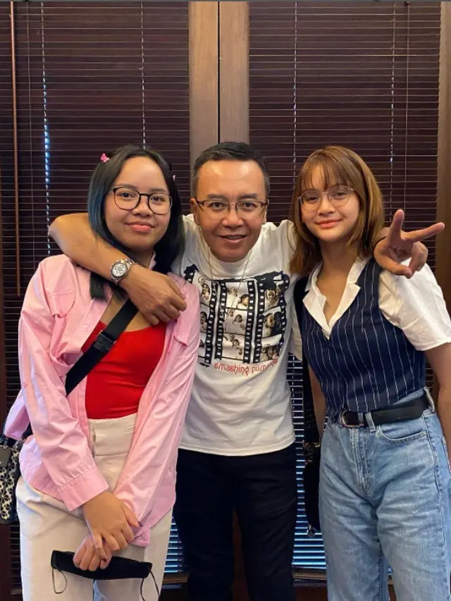 Ari Lasso bersama putrinya, Alessa Lasso dan putri Andra Ramadhan, Khadeeja Aisha. (Instagram @ari_lasso)