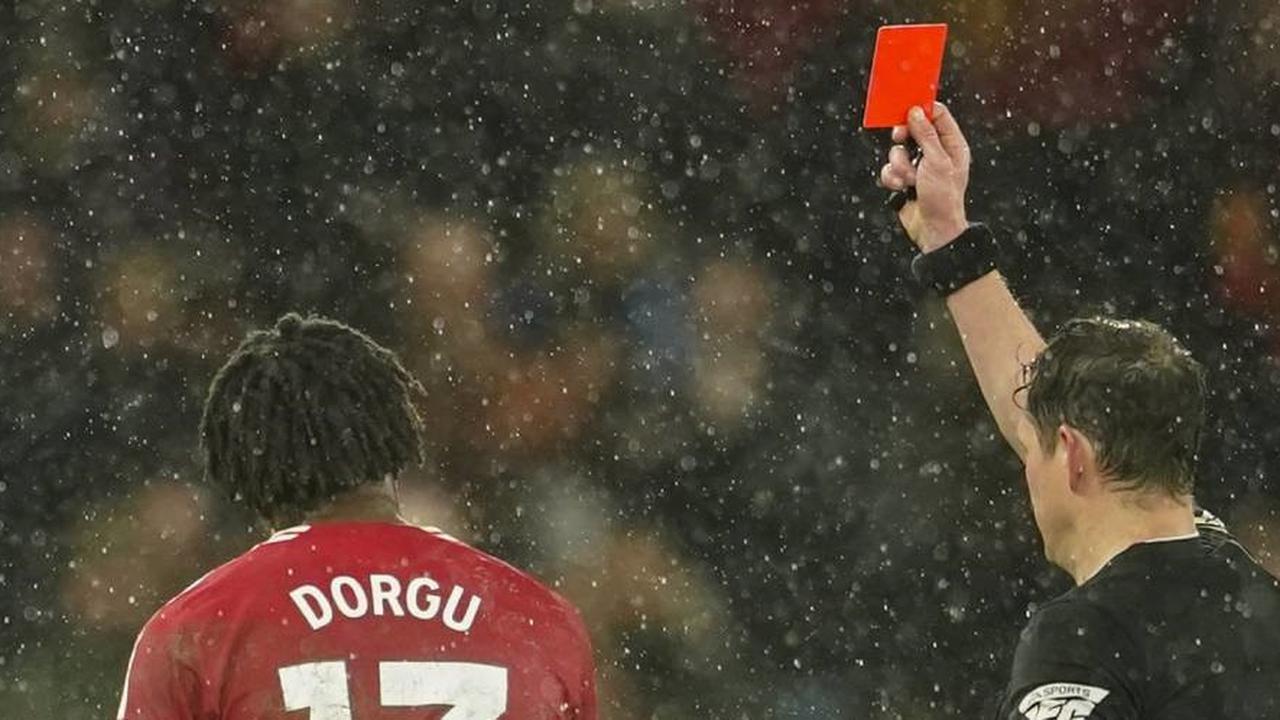 Kapok Dapat Kartu Merah, Patrick Dorgu Janji Bakal Lebih Baik lagi di MU