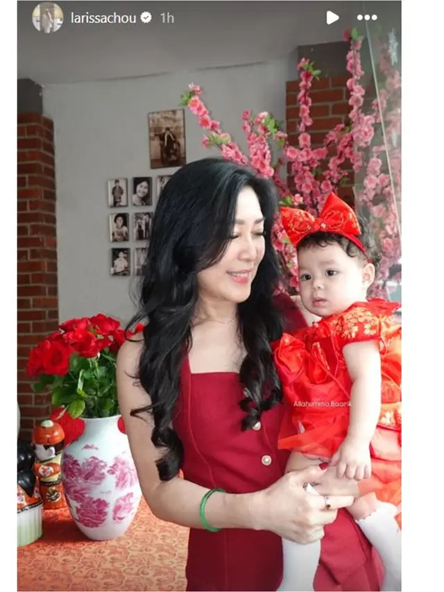 6 Potret Larissa Chou Rayakan Imlek Bareng Keluarga, Anaknya Senang Dapat Angpao