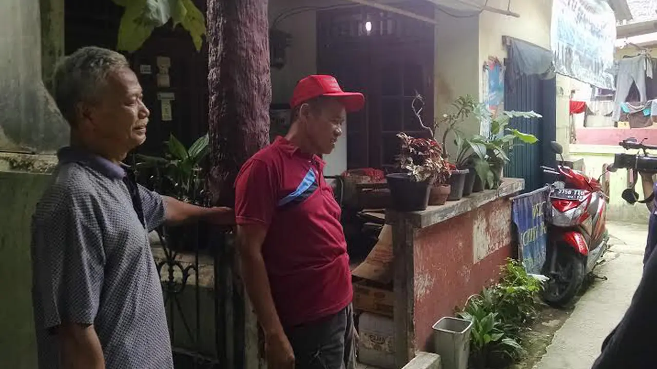 Pengepul Botol Vaksin Palsu