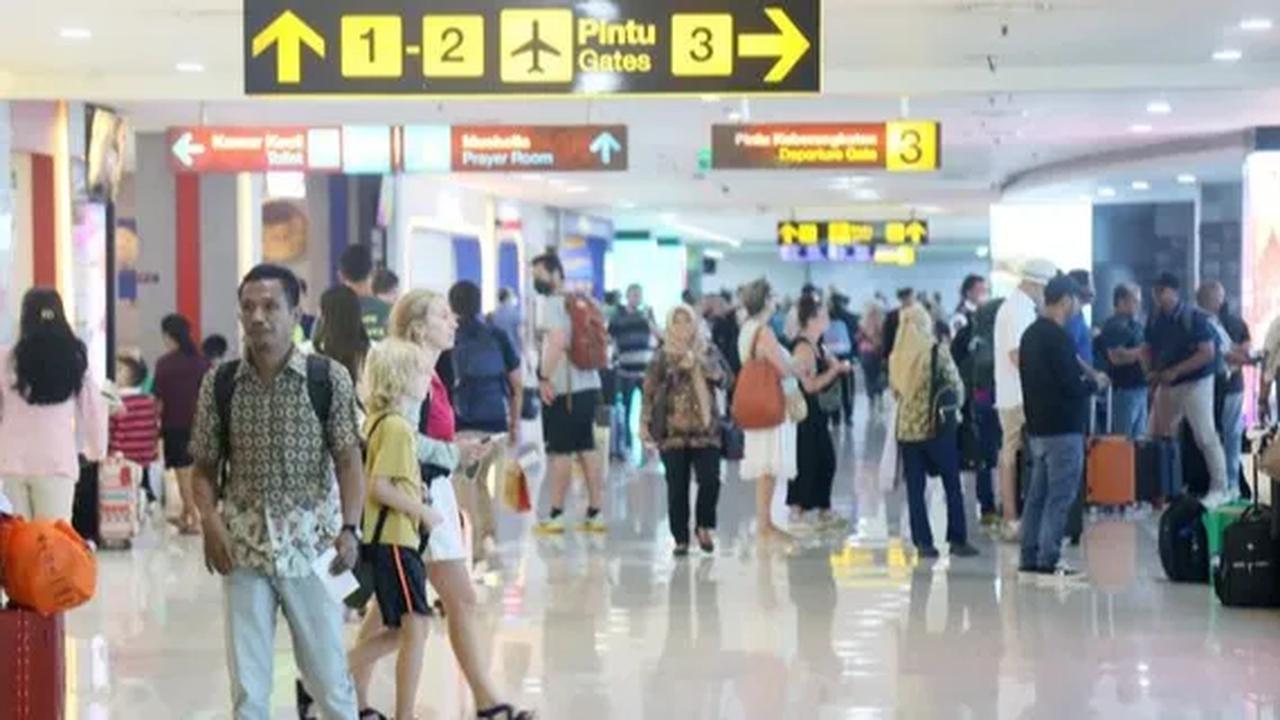 Plh. Kepala Kantor Imigrasi Ngurah Rai, Baskoro Dwi Prabowo mengatakan,  ketiga WNI itu diduga akan bekerja di luar negeri tanpa prosedural.