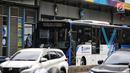 Bus TransJakarta melintas di halte Tosari, Jakarta, Rabu (11/7). Pemprov DKI menyiapkan 1.500 bus Transjakarta untuk mendukung mobilitas warga, atlet, offisial, hingga jurnalis peliput pertandingan Asian Games di Jakarta. (Liputan6.com/Faizal Fanani)