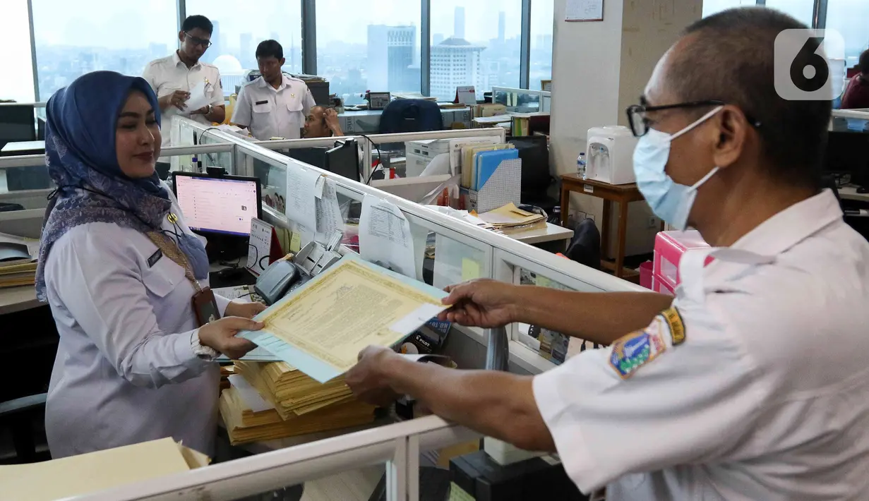 Kepala Badan Kepegawaian Daerah (BKD) DKI Jakarta Maria Qibtia mengatakan para pegawai di lingkungan Pemprov DKI Jakarta mulai kerja normal pada 26 April 2023 pukul 08.00 WIB. (Liputan6.com/Herman Zakharia)
