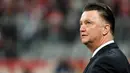 3. Louis Van Gaal (Bayern Munchen) - Pada 2010 sebenarnya Van Gaal cukup berprestasi. Ia berhasil menyabet gelar Bundesliga, DFB-Pokal dan DFL-Supercup. Namun, karena berselisih dengan petinggi klub, Van Gaal akhirnya dilengserkan. (AFP/Christof Stache)