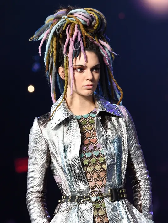 Melansir People, Kendall sedang berjuang mengatasi kepanikannya lantaran kelumpuhan yang sedang dialami saat tidur atau ‘Sleep Paralysis’. Gangguan tersebut merupakan seseorang tidak bisa menggerakan tubuh saat sedang tidur. (AFP/Bintang.com)