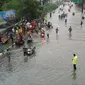 Banjir di Jalan Letjen S Parman, Jakarta Barat, Senin (9/2/2015). (Liputan6.com/Audrey Santoso) 