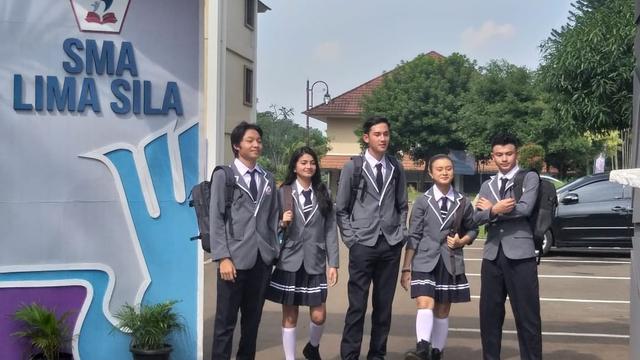 6 Potret Pemain Dari Jendela SMP Pakai Seragam SMA, Sajikan Cerita Baru Lebih Fresh