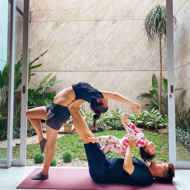 Siap Sambut Anak Laki-Laki, Ini 6 Potret Keluarga Kecil Glenn Alinskie dan Chelsea Olivia