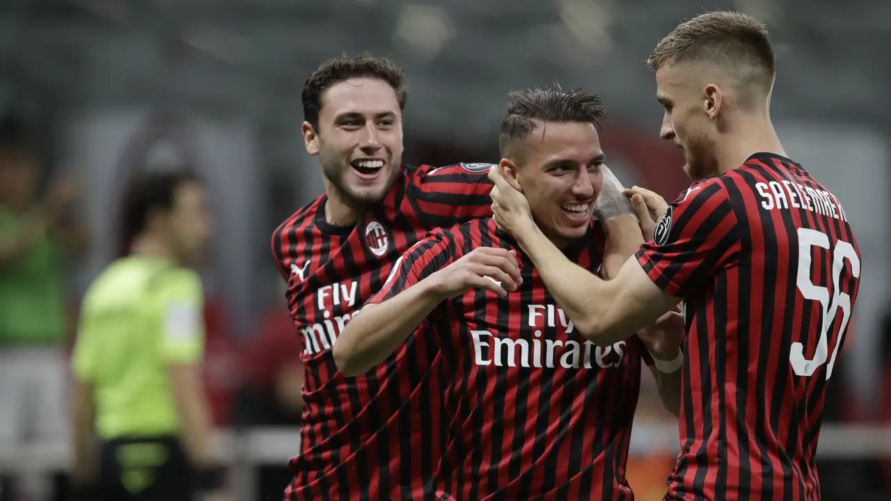 Selebrasi Pemain AC Milan saat Lumat Bologna