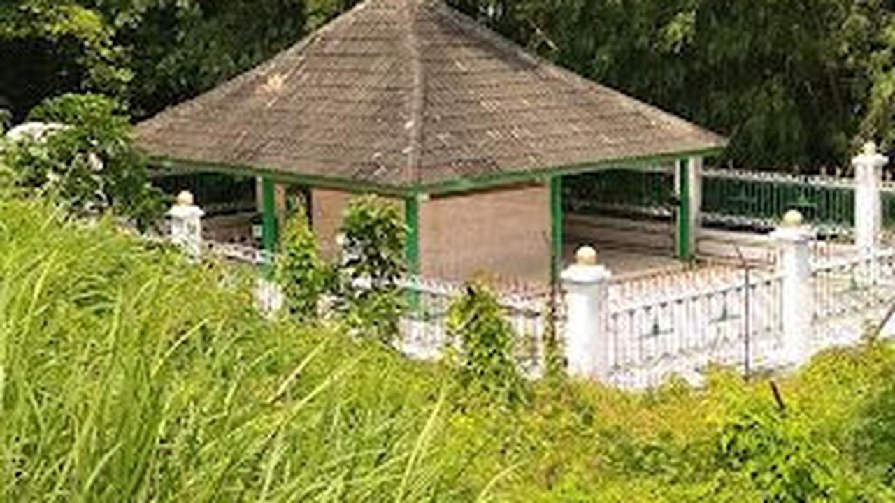Raden Supeno mendapat sebutan Pangeran Pasir Batang karena berjuang di daerah tersebut.<br>