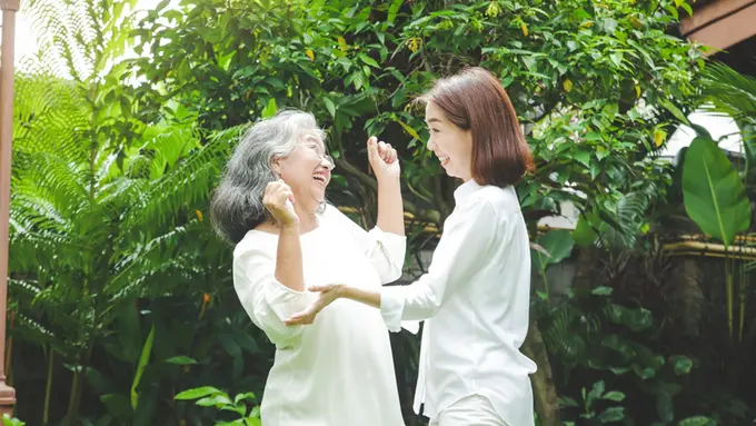 cinta ibu dan tersenyumlah