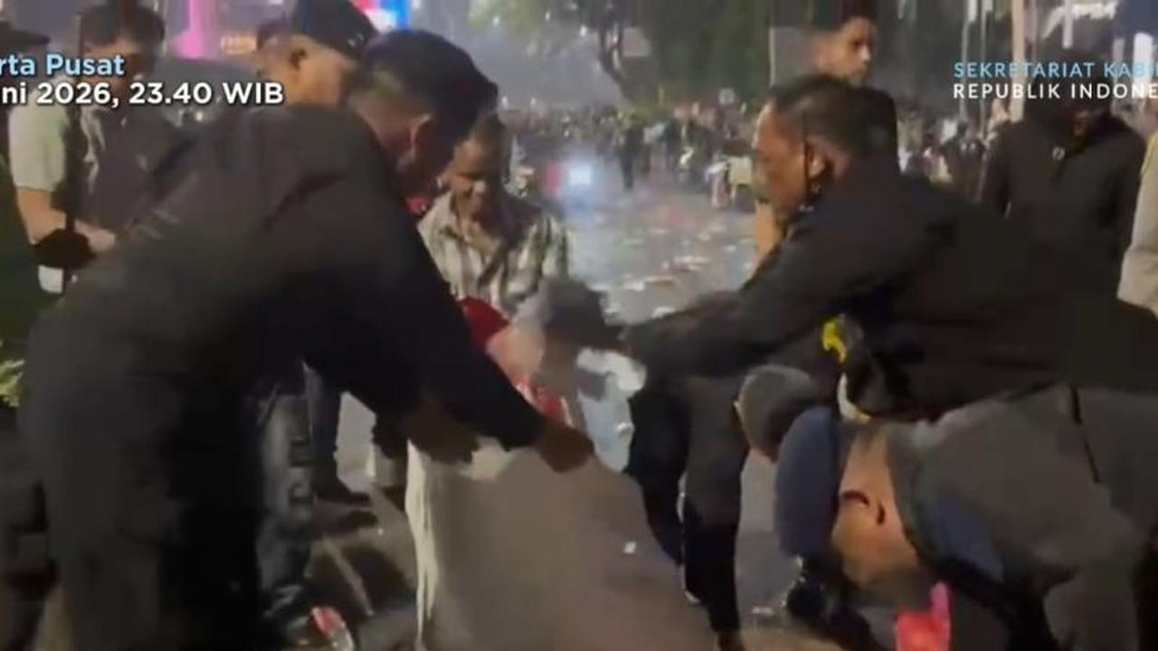 Seskab Pastikan Kesiapan Fasilitas Publik Jakarta Pasca Demo untuk Aktivitas Warga