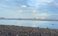 Indahnya Matahari Terbenam di Pantai Maju Jakarta, Nikmati Panorama Senja Gedung Pencakar Langit dari Sisi yang Berbeda