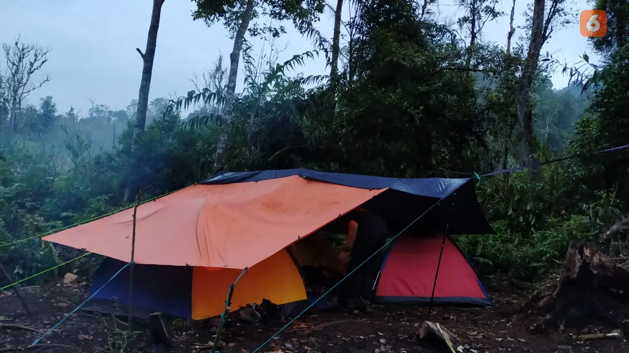 Berkemah di gunung