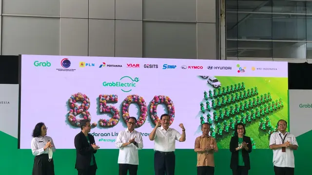 Peluncuran GrabElectric di kantor Kementerian Koordinator Bidang Kemaritiman dan Investasi Republik Indonesia, Jakarta, Selasa (12/7/2022).
