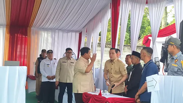 Presiden RI Prabowo Subianto telah menggunakan hak suaranya pada Pilkada Jawa Barat dan Pilbup Bogor 2024 di TPS 008 Desa Bojong Koneng, Jawa Barat, Rabu (27/11/2024).
