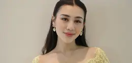 Pernikahan Tengku Nadira dan Teuku Aggasi tak hanya dipenuhi momen hangat dan sakral, tetapi juga parade gaya para tamu selebritas yang tampil elegan. [@aaliyah.massaid].