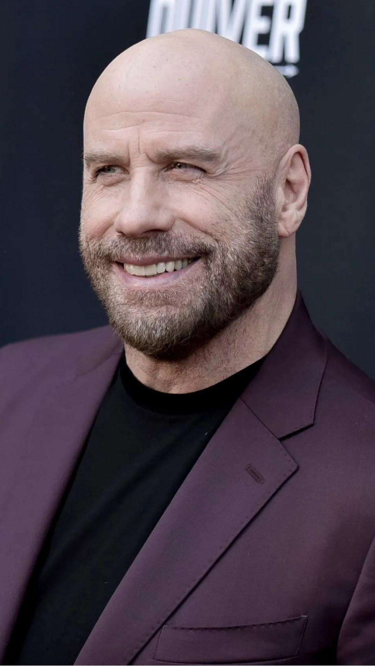 1. John Travolta: Rumah dengan Landasan Pacu Pribadi