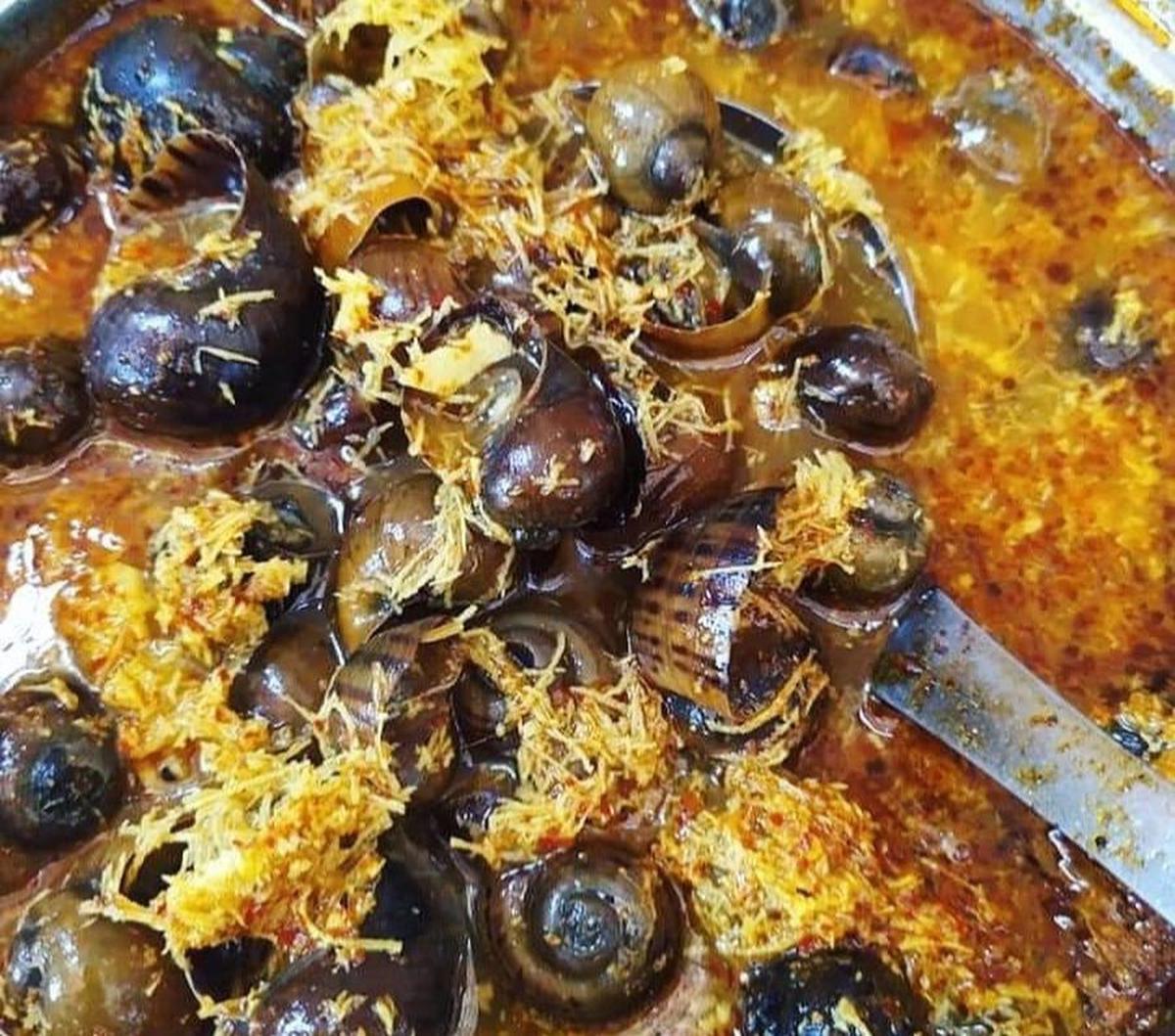 Akan tetapi, orang-orang pendatang atau orang di luar daerah Kediri mungkin masih asing saat mendengar makanan kreco. Lalu apa sebenarnya makanan khas Kediri yang satu ini? Simak penjelasan lebih lanjut berikut ini.
(foto:instagram.com/king_kreco)