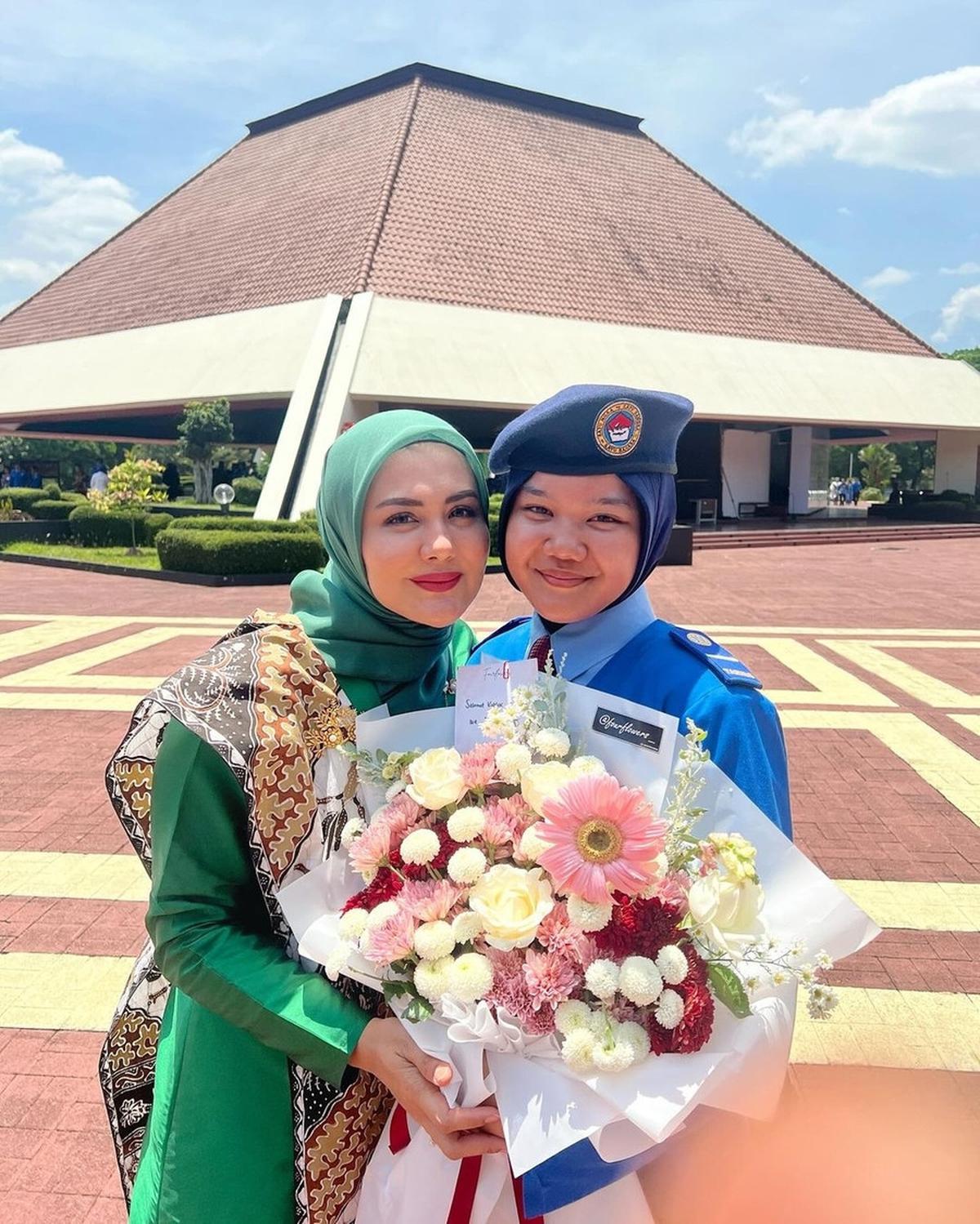 Potret Juliana Moechtar Jenguk Anak Sambung yang Sekolah di Taruna Nusantara, Peluk Tangis Haru Lepas Rindu
