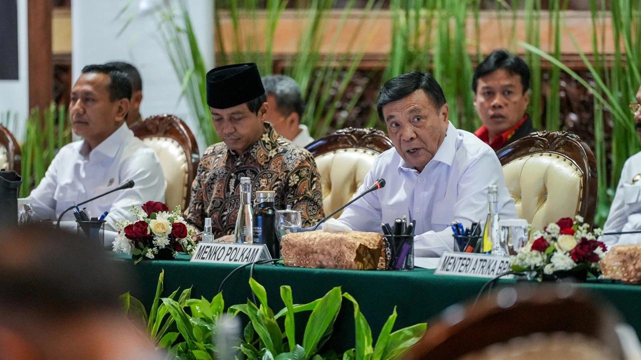 Pesan Tegas Menko Polkam Djamari Chaniago: Kapolda hingga Pangdam Pertaruhkan Jabatan Jika Gagal Cegah Karhutla