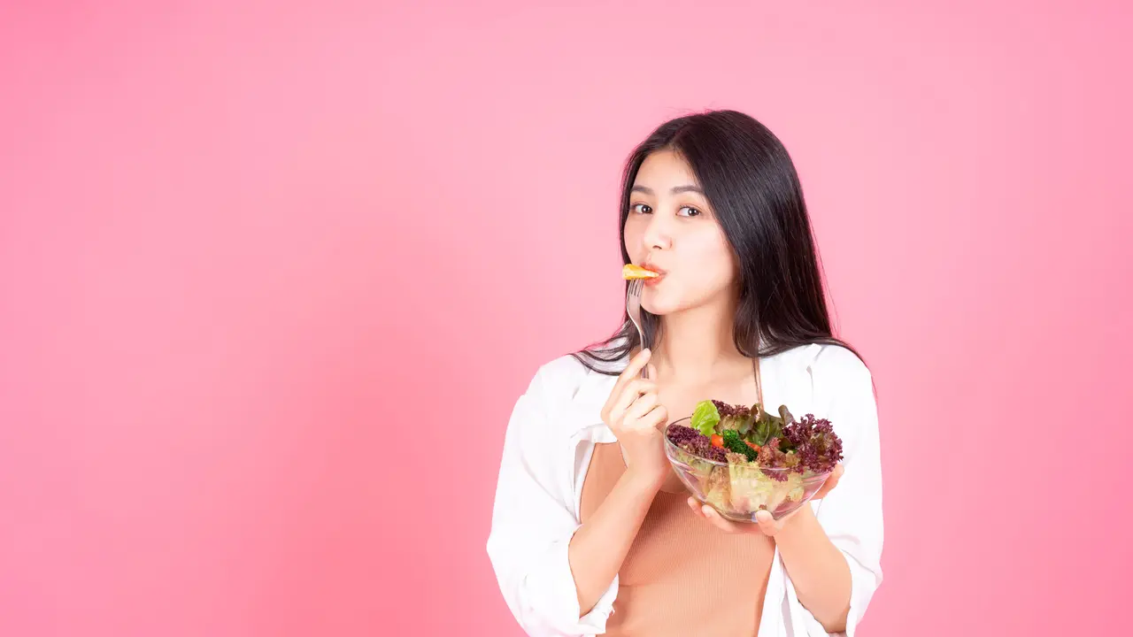 Pola makan dan gaya hidup punya pengaruh besar dalam kesehatan kulit wajah